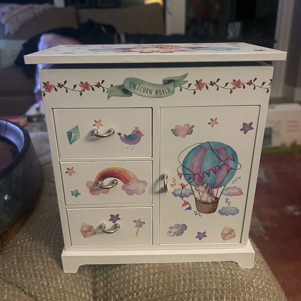 New Pretty Me Unicorn Music Jewelry Chest Heart-Shaped Mirror Storage Drawers